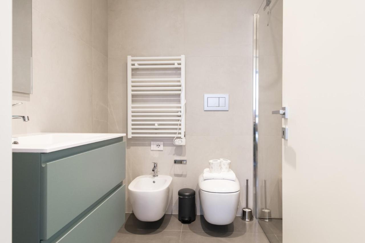 Easylife - Lussuosa Dimora Con Rooftop Condominiale Vista Duomo มิลาน ภายนอก รูปภาพ