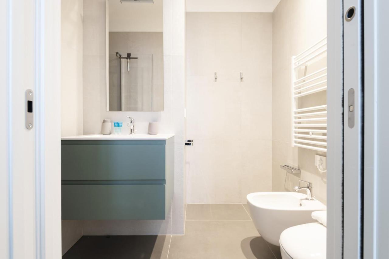 Easylife - Lussuosa Dimora Con Rooftop Condominiale Vista Duomo มิลาน ภายนอก รูปภาพ